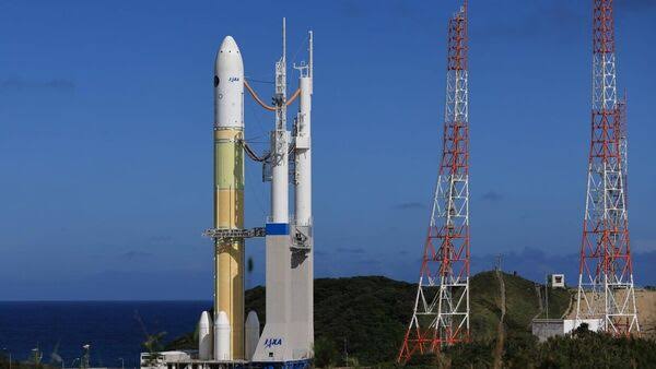 Japan Launches Probe to Mars' Mystery Moons